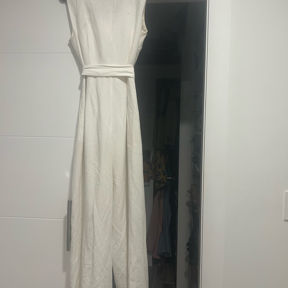 Gal Meets Glam White Linen Jumpsuit with Wide-Leg Fit - Picture 8 of 11